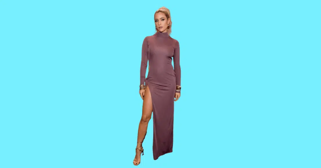 A full body picture of Kristin Cavallari showing characteristics like height, age, and weight.