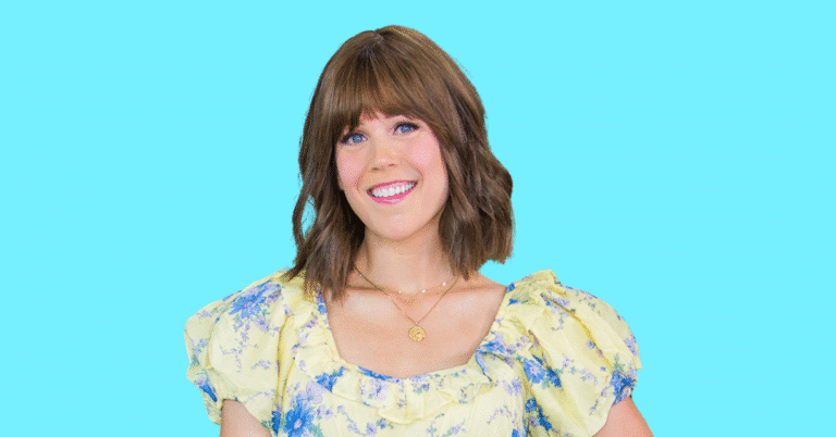 A close-up pic of Erin Krakow related to 'who is erin krakow dating' in high definition.