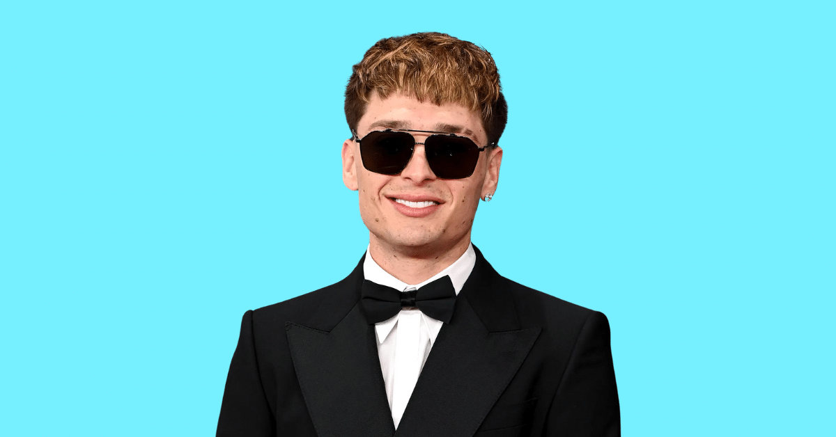 A close-up pic of Peso Pluma related to 'who is peso pluma dating' in high definition.