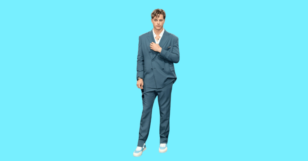 A full body picture of Joe Burrow showing characteristics like height, age, and weight.